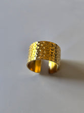 Charger l'image dans la galerie, Bague en Acier Inoxydable Couleur Or - Taille Ajustable - Élégance Simple