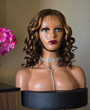 Load image into Gallery viewer, No=11 _ Perruque Couleur Piano P4/27 – 180 % de Densité – 16 Pouces – Cheveux Brésiliens