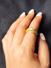 Charger l'image dans la galerie, Bague Moderne en Acier Inoxydable Couleur Or - Design Élégant