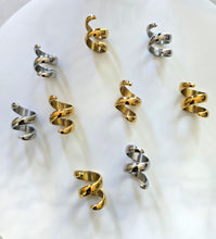 Charger l'image dans la galerie, Bague en Acier Inoxydable Couleur Or Taille 7 - Éclat Doré Intemporel