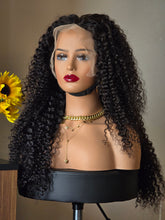 Load image into Gallery viewer, No=02 _ Perruque Curly 28 pouces – Cheveux Brésiliens – Densité 300% – Couleur Noir – 13x6 lace frontal