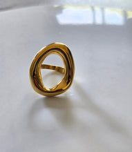 Charger l'image dans la galerie, Bague élégante en acier inoxydable – Couleur or
