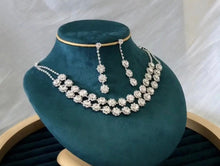 Charger l'image dans la galerie, Ensemble Collier et Boucles d’Oreilles Brillantes – Élégance et Raffinement