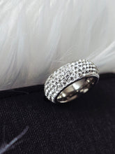 Charger l'image dans la galerie, Bague en Acier Inoxydable avec Cristaux Strass - Élégance Étincelante