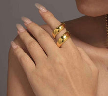 Charger l'image dans la galerie, Bague en Acier Inoxydable Couleur Or Taille 7 - Éclat Doré Intemporel