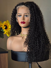 Load image into Gallery viewer, No=02 _ Perruque Curly 28 pouces – Cheveux Brésiliens – Densité 300% – Couleur Noir – 13x6 lace frontal