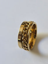 Charger l'image dans la galerie, Bague Moderne en Acier Inoxydable Couleur Or - Design Élégant