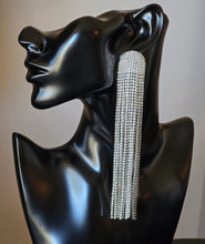 Charger l'image dans la galerie, Collier Pétillant Étincelant - Accessoire d'Élégance pour Soirées et Mariages