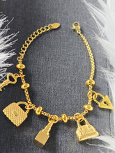 Cargar imagen en el visor de la galería, Bracelet doré en acier inoxydable – plaqué or 18 carats avec pendentifs