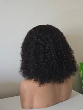 Cargar imagen en el visor de la galería, Peluca n.° 06 de 30 cm: Afro y rizada en una sola peluca, 200 % de densidad, color negro natural