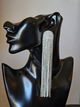 Charger l'image dans la galerie, Collier Pétillant Étincelant - Accessoire d'Élégance pour Soirées et Mariages