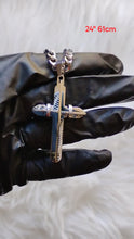 Cargar y reproducir el video en el visor de la galería, Collier en acier inoxydable avec pendentif croix Argentée – 24 pouces (61 cm)
