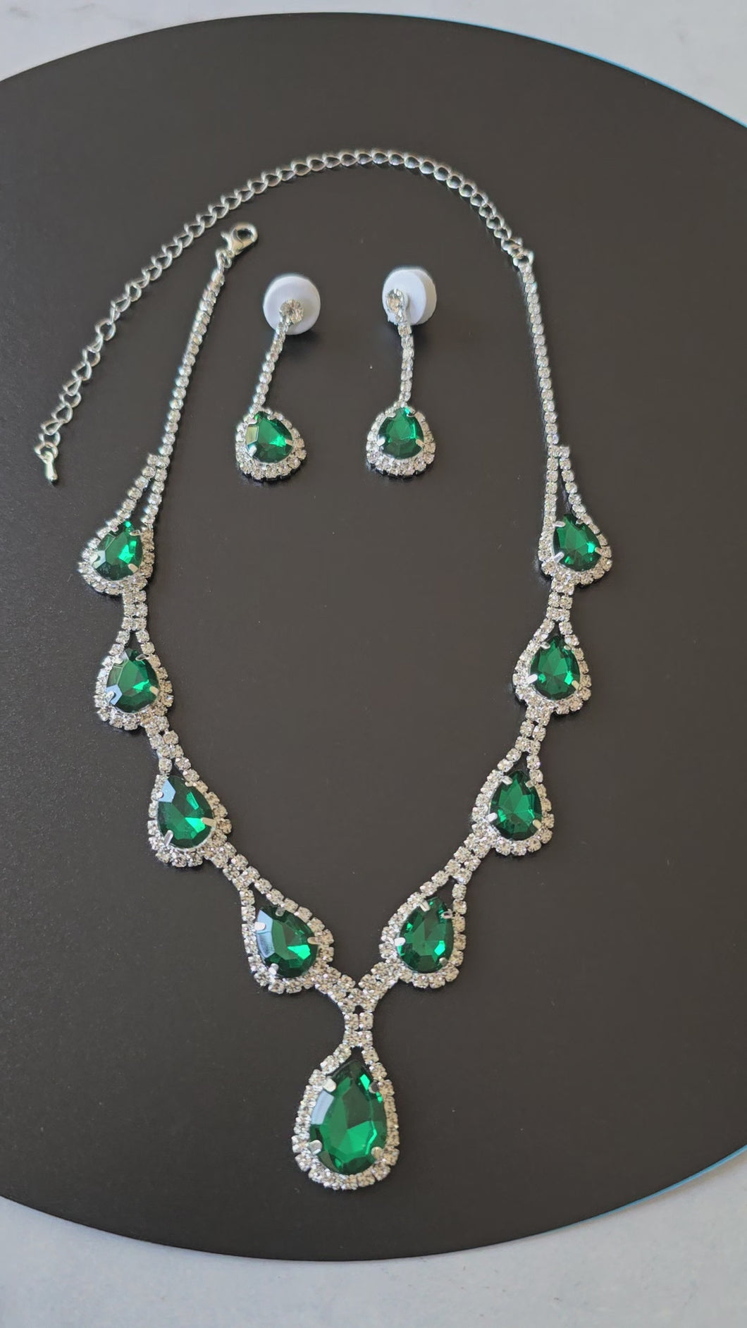 Ensemble colier et boucles d'oreilles