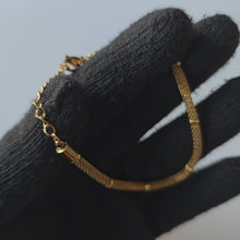 Charger et lire la vidéo dans la visionneuse de la Galerie, Bracelet en Acier Inoxydable – Élégance et Durabilité au Quotidien
