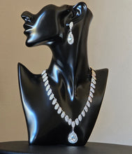 Charger l&#39;image dans la galerie, Ensemble Collier et Boucles d’Oreilles Éclatant – Élégance pour Mariage et Soirée
