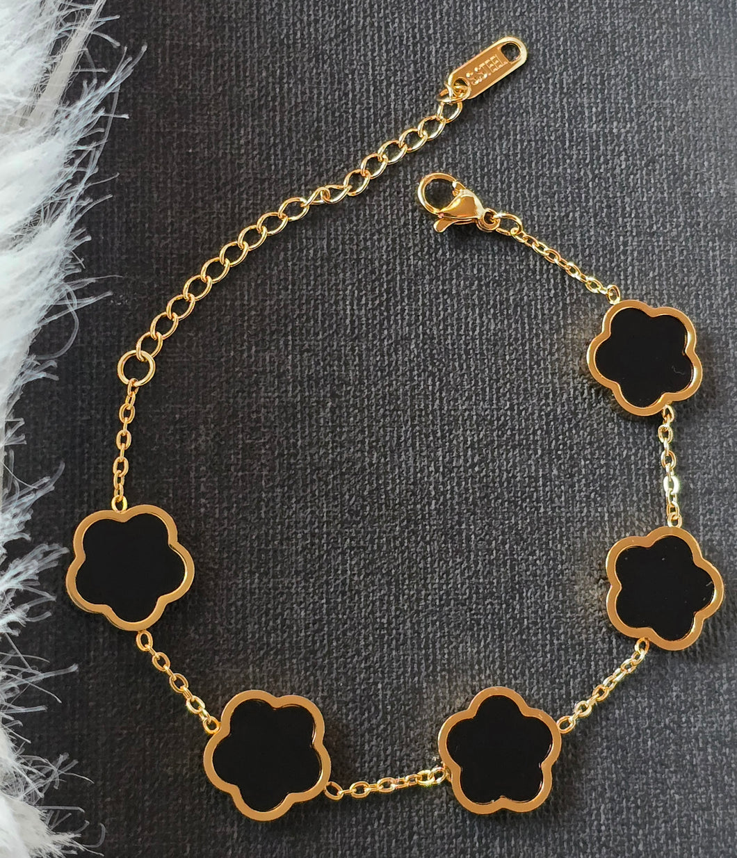 Bracelet en Acier Inoxydable Double Face – Motif Feuille à Cinq Pétales Porte-Bonheur