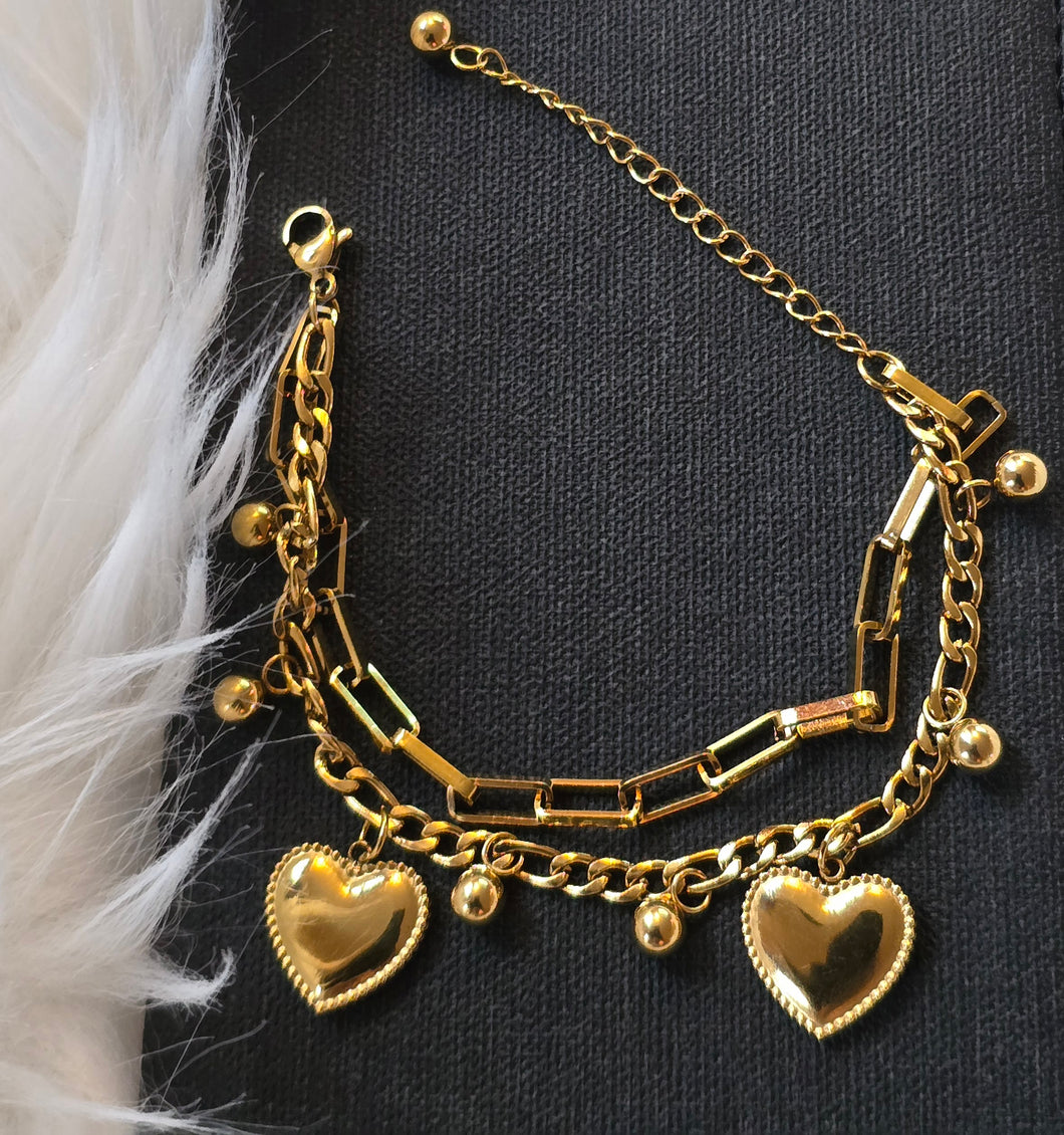 Bracelet en acier inoxydable avec pendentifs en forme de cœur - look quotidien