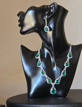 Charger l&#39;image dans la galerie, Parure de Luxe Brillante – Collier, Bracelet et Boucles d’Oreilles
