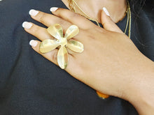 Charger l&#39;image dans la galerie, Bague en acier inoxydable  - Design fleur
