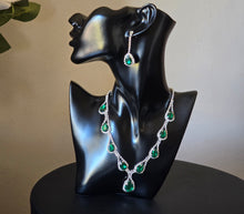 Charger l&#39;image dans la galerie, Parure de Luxe Brillante – Collier, Bracelet et Boucles d’Oreilles
