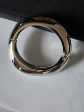 Charger l&#39;image dans la galerie, Bracelet en acier inoxydable couleur argent - Élégance et modernité
