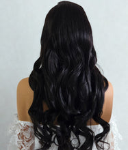 Load image into Gallery viewer, Perruque Cheveux brésiliens Premium  - Qualité Supérieure -26 pouces - 250% de densité - lace frontale 13*4
