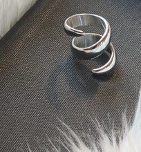 Charger l&#39;image dans la galerie, Bague en acier inoxydable couleur argent - Taille 7
