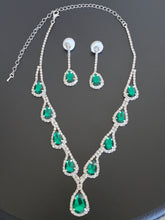 Charger l&#39;image dans la galerie, Parure de Luxe Brillante – Collier, Bracelet et Boucles d’Oreilles
