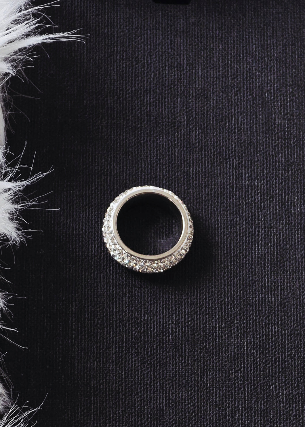 Bague en Acier Inoxydable avec Cristaux Strass – Élégance et Éclat Intemporel