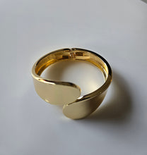 Cargar imagen en el visor de la galería, Bracelet en acier inoxydable couleur or
