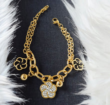 Cargar imagen en el visor de la galería, Bracelet en acier inoxydable plaqué 18K avec pendentifs
